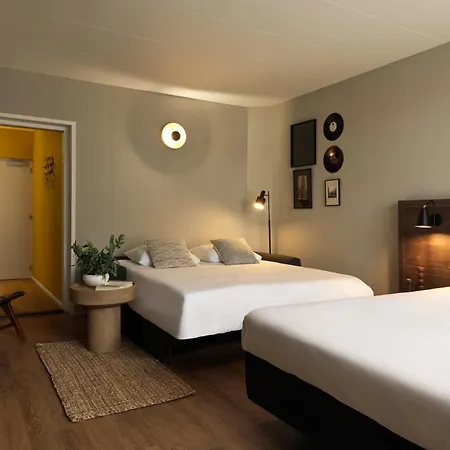 Townhouse & Hotel