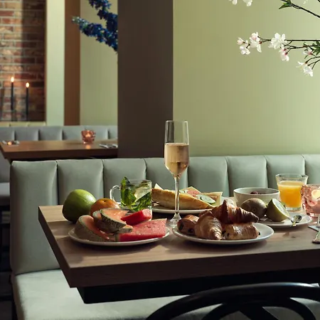 Hotel Townhouse & 4*