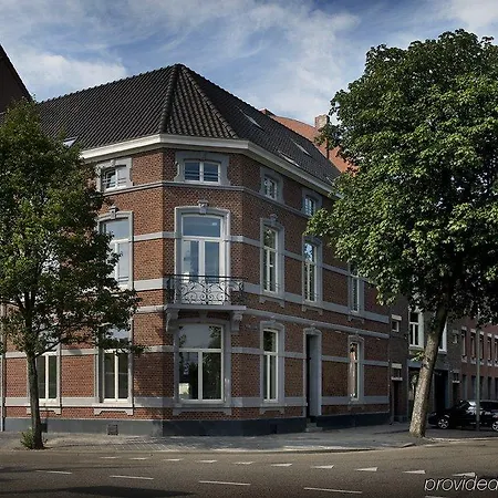 Hotel Townhouse & 4*